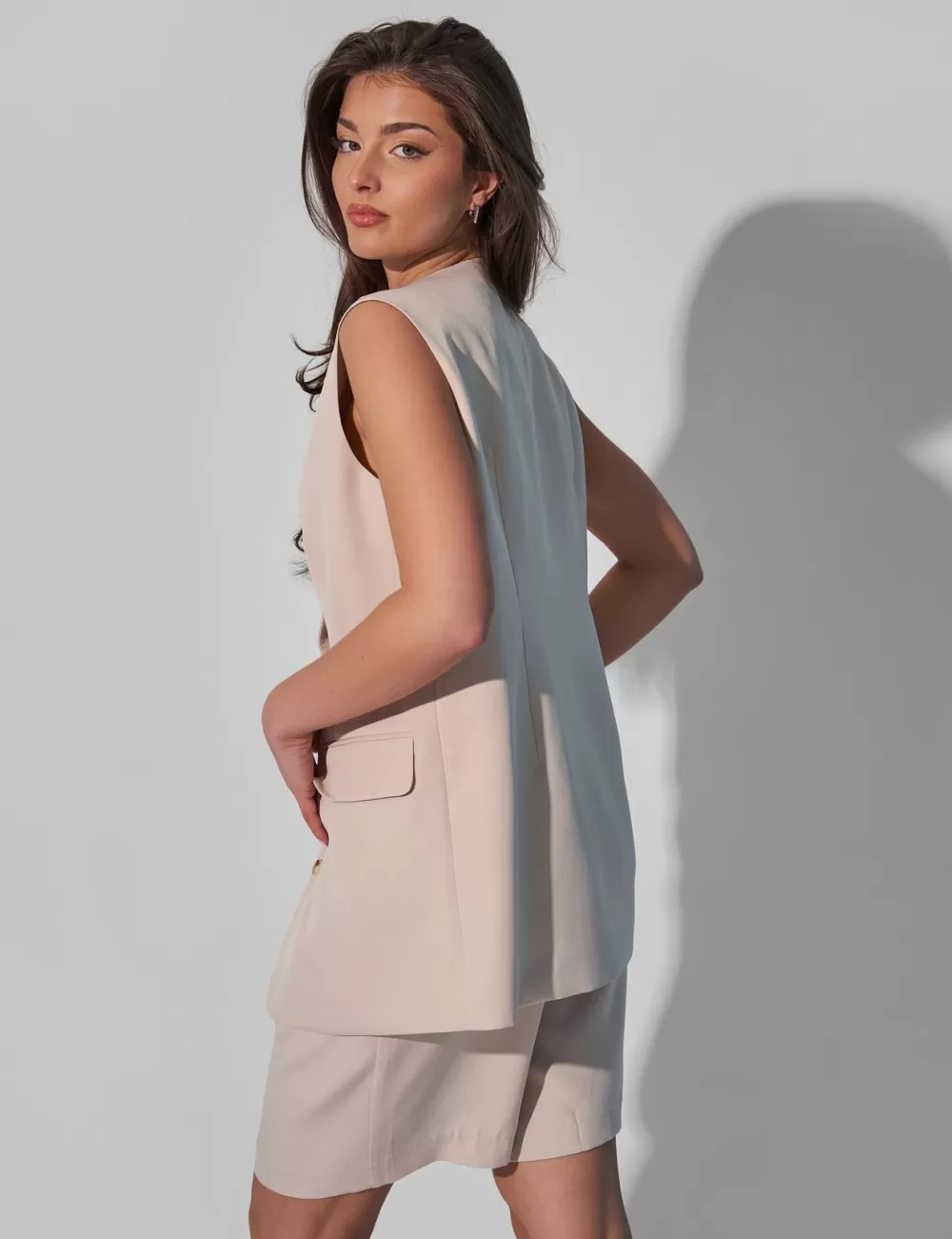 Store Public Desire Kaiia Tailored Longline Sleeveless Blazer Co-ord Cream